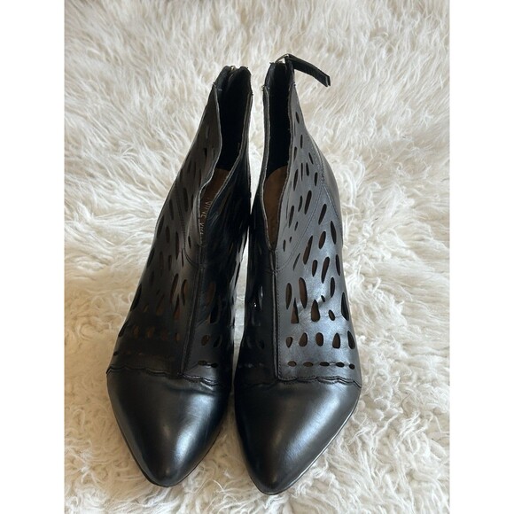 Nine West Darenne Women’s Size 9 Heeled Bootie Black Leather FLAW - Picture 2 of 16